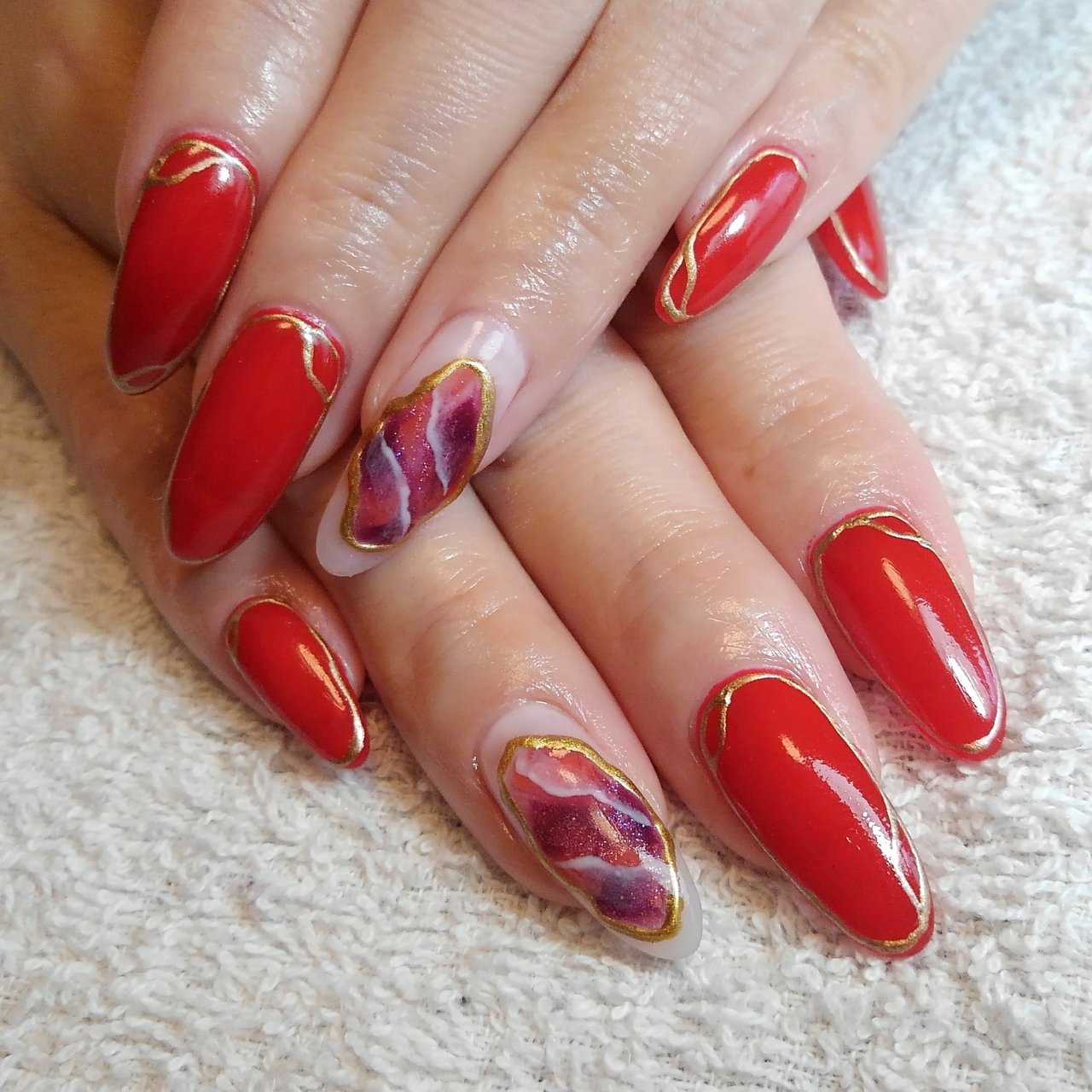 ワンカラー 大理石 ブローチ レッド ゴールド Seaのネイルデザイン No ネイルブック