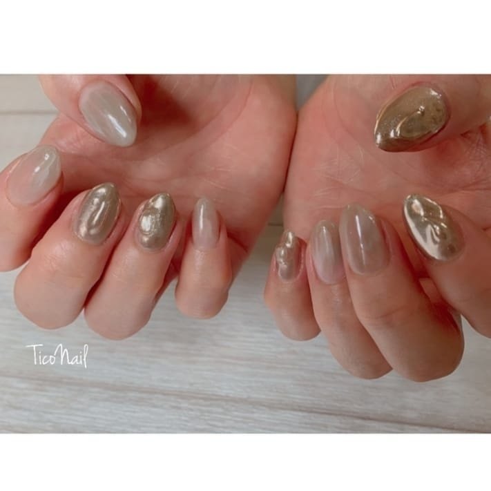ラメ ニュアンス ミディアム グレージュ シルバー Ticonailのネイルデザイン No ネイルブック