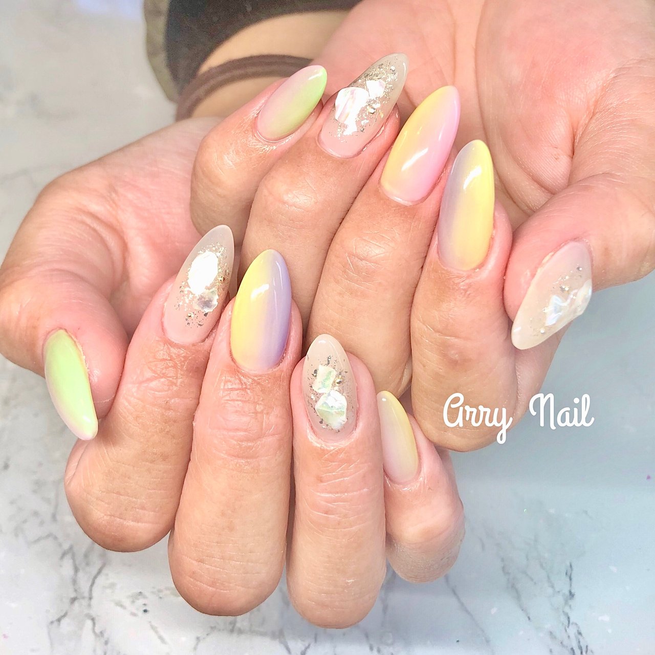 春 夏 ハンド グラデーション シェル Arry Nail アリーネイルのネイルデザイン No ネイルブック