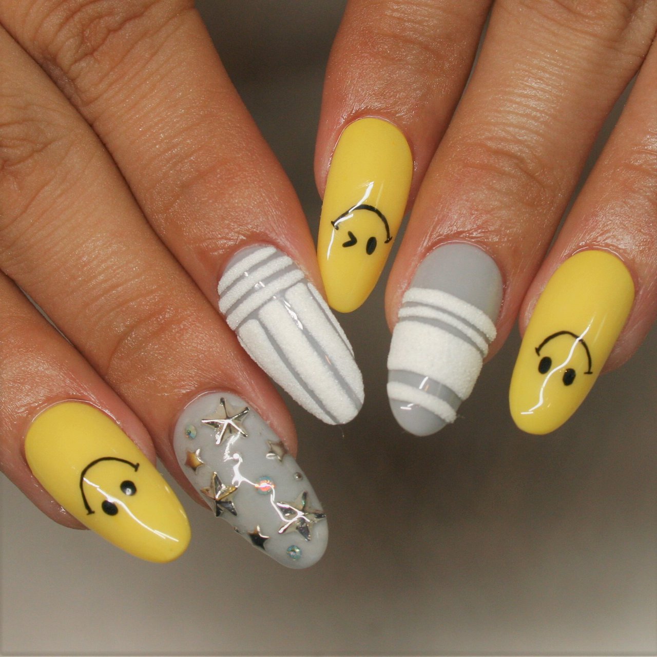 ハンド キャラクター 星 ストライプ ニット Homesalon Mnail Minamiのネイルデザイン No ネイル ブック