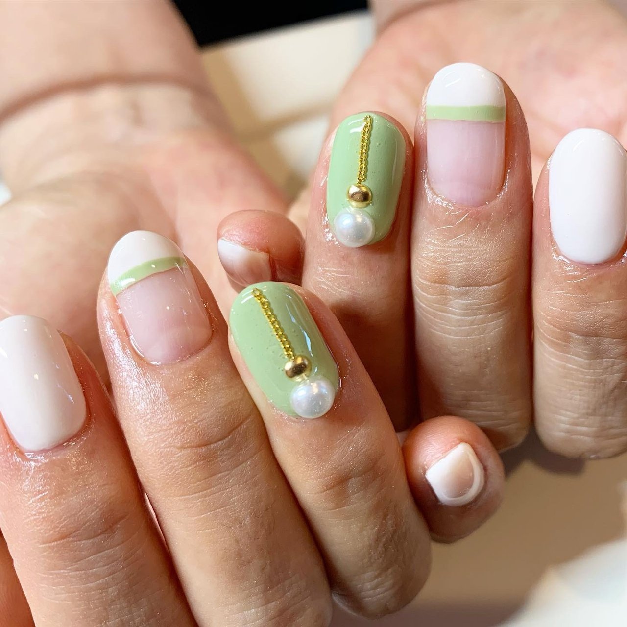 オールシーズン ハンド パール チェーン ショート Nailsalonlala Angeのネイルデザイン No ネイルブック