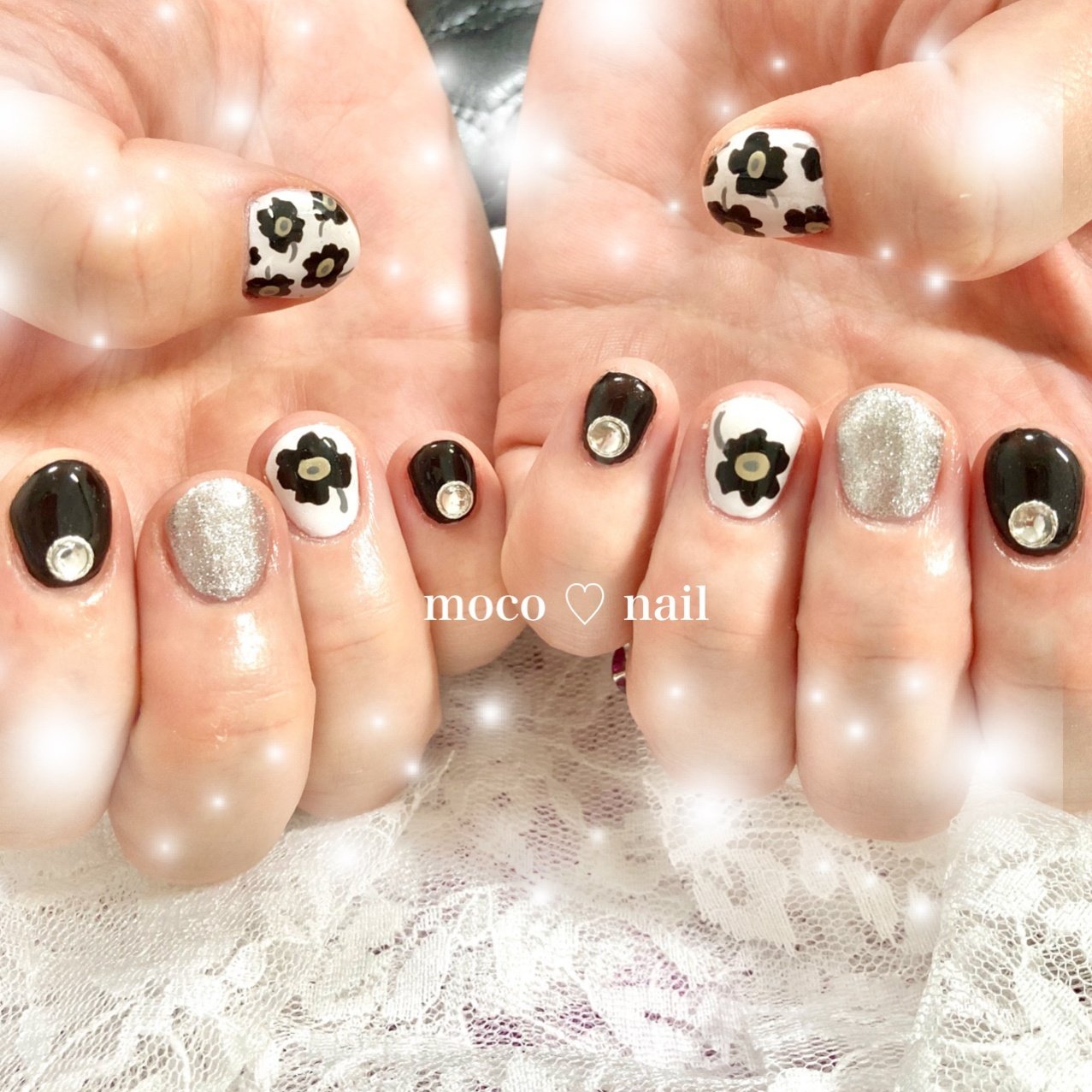 ハンド ラメ フラワー ショート ホワイト Moco Nailのネイルデザイン No ネイルブック