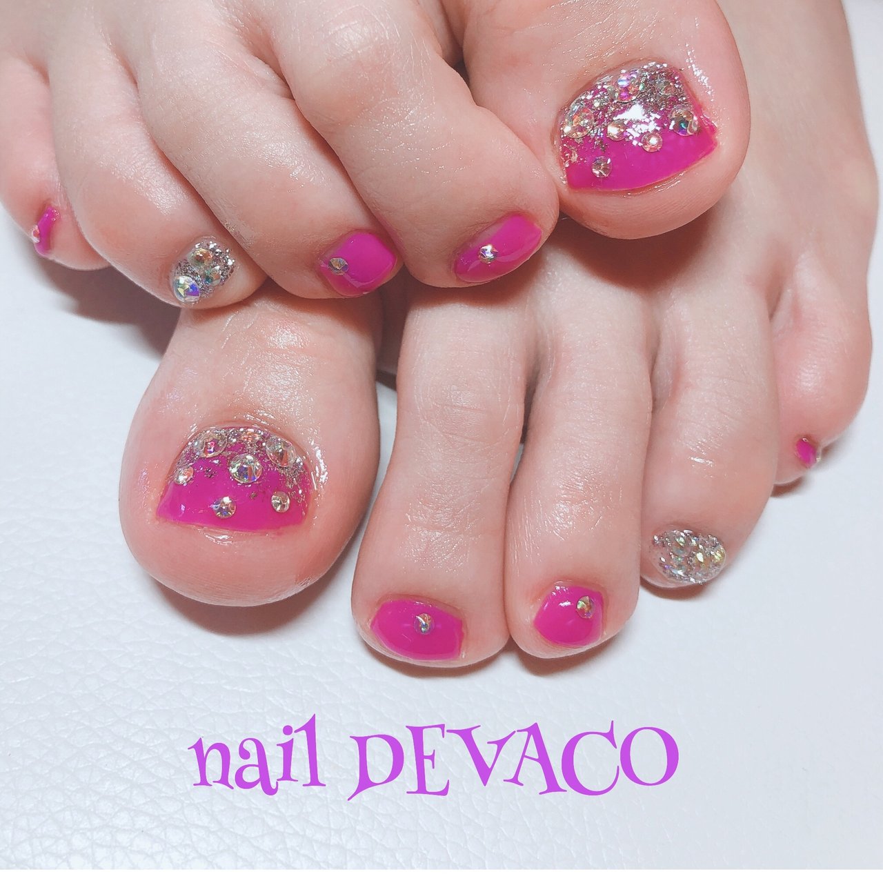 夏 オールシーズン フット グラデーション ビジュー 999naildevacoのネイルデザイン No ネイルブック