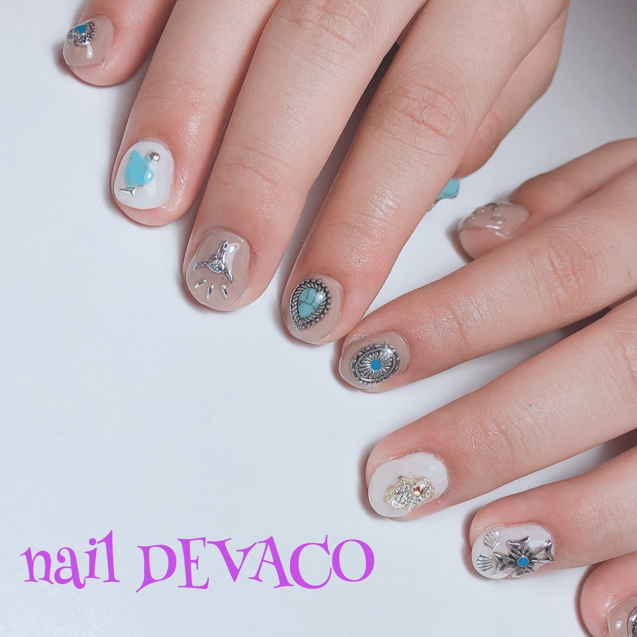 夏 ハンド ビジュー ネイティブ ミディアム 999naildevacoのネイルデザイン No ネイルブック