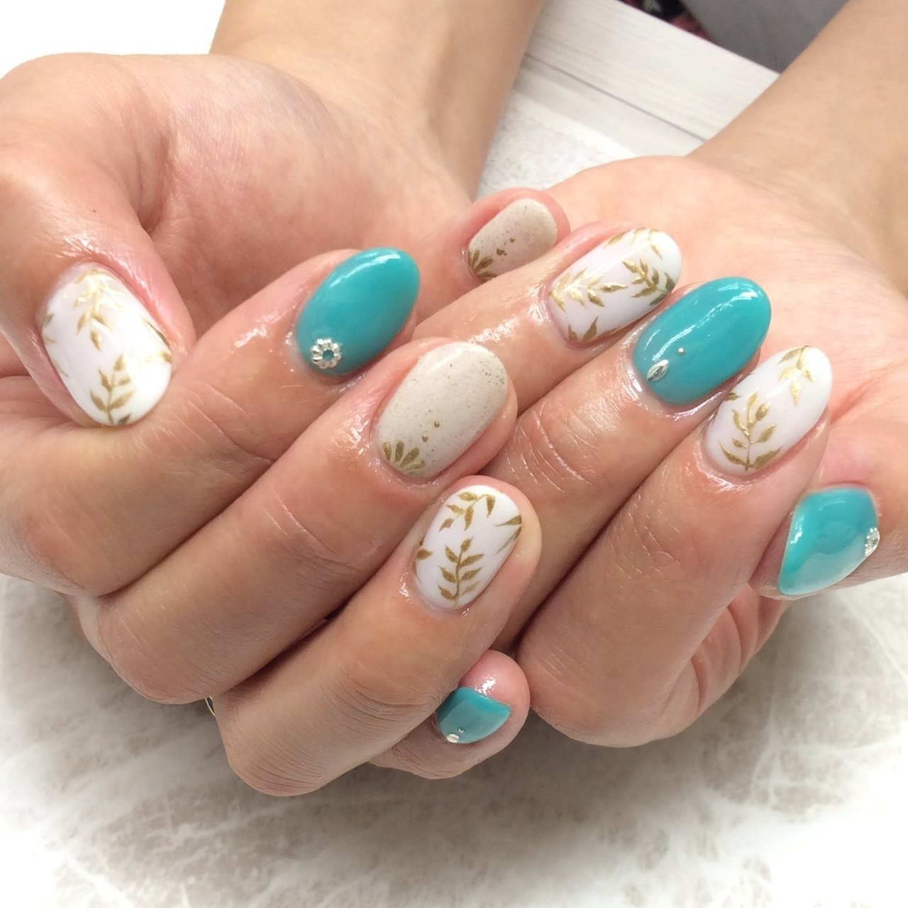 夏 ハンド ボタニカル ショート ホワイト Nailsalon Daisyのネイルデザイン No ネイルブック