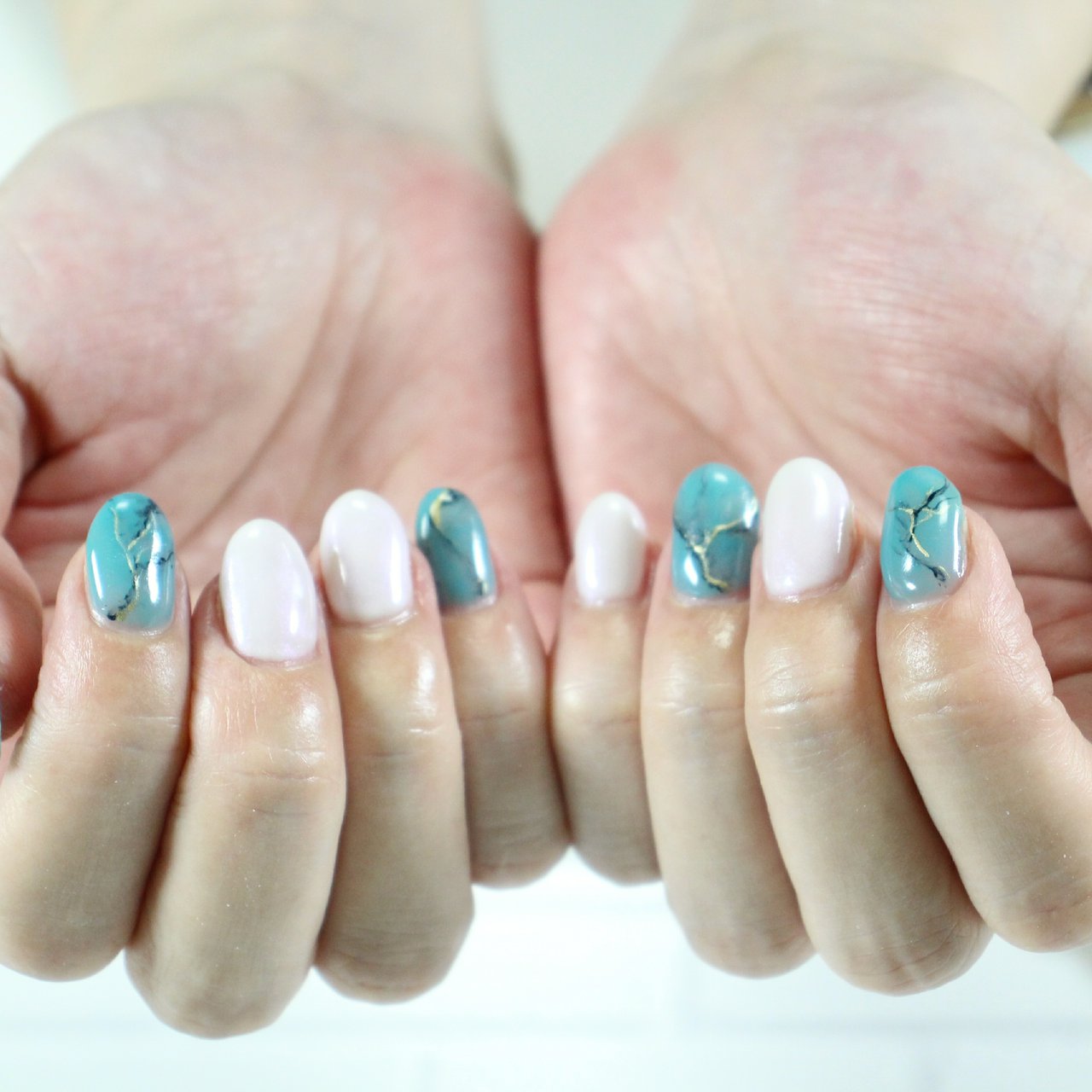 夏 ハンド ワンカラー 大理石 ミディアム Nail S Kishのネイルデザイン No ネイルブック