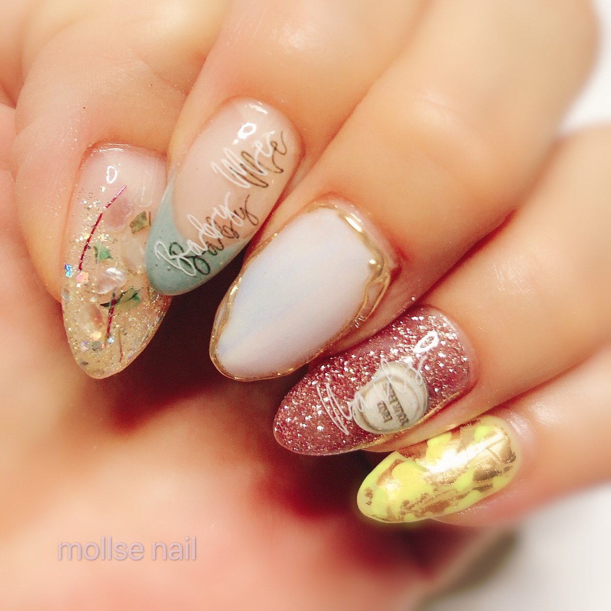 ハンド フレンチ ラメ シェル ゴールド Mollse Nailのネイルデザイン No ネイルブック