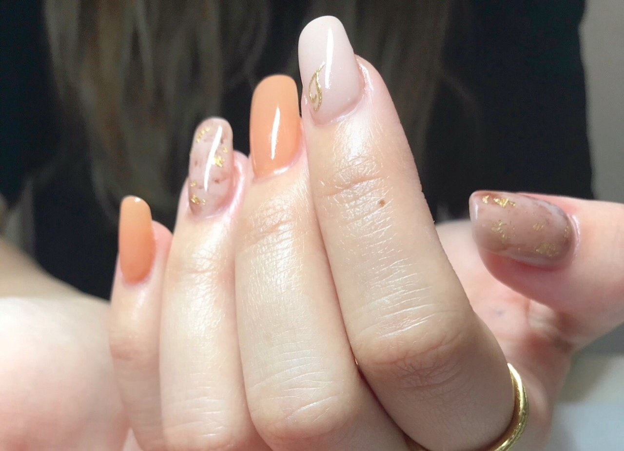 夏 オールシーズン デート 女子会 イニシャル Nailroom Me Herのネイルデザイン No ネイルブック