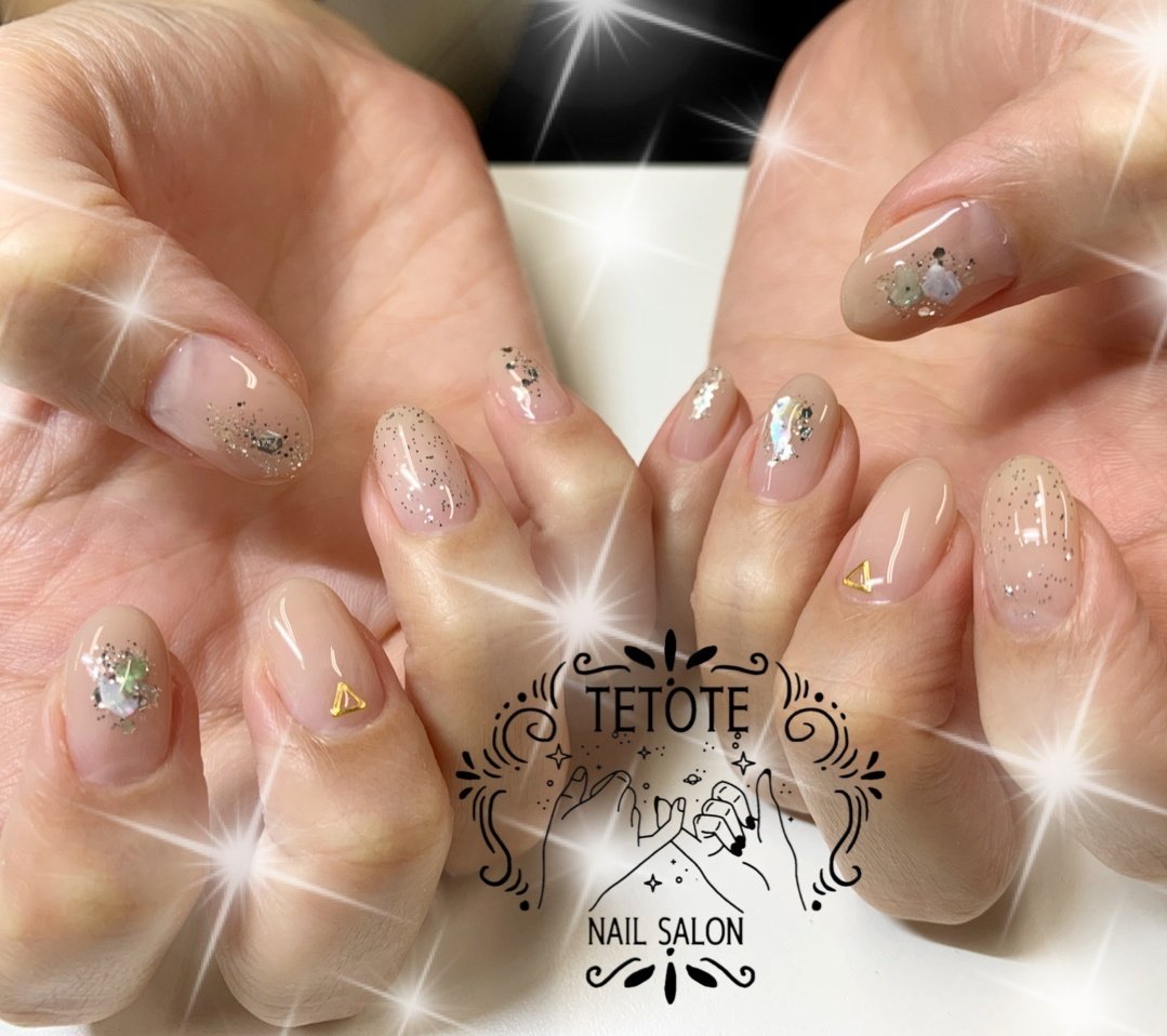 ラメ シェル クリア ベージュ シルバー Nailsalon Tetoteのネイルデザイン No ネイルブック