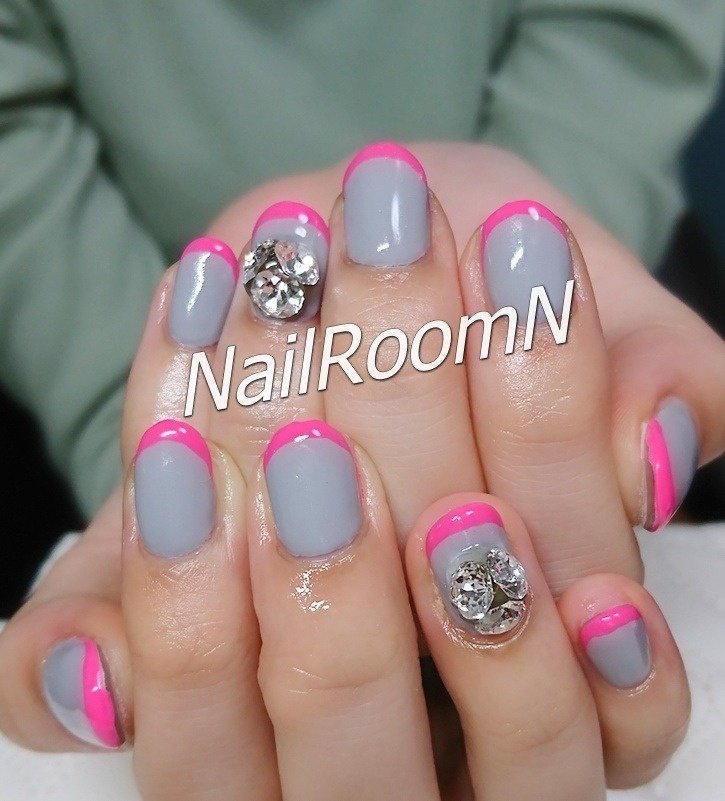 オールシーズン ハンド シンプル フレンチ ビジュー Nailroomnのネイルデザイン No ネイルブック