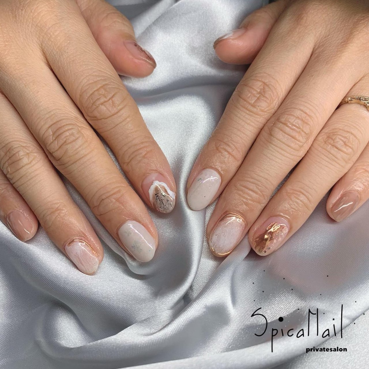オールシーズン ハンド ニュアンス ホワイト グレージュ Spica Nailのネイルデザイン No ネイルブック