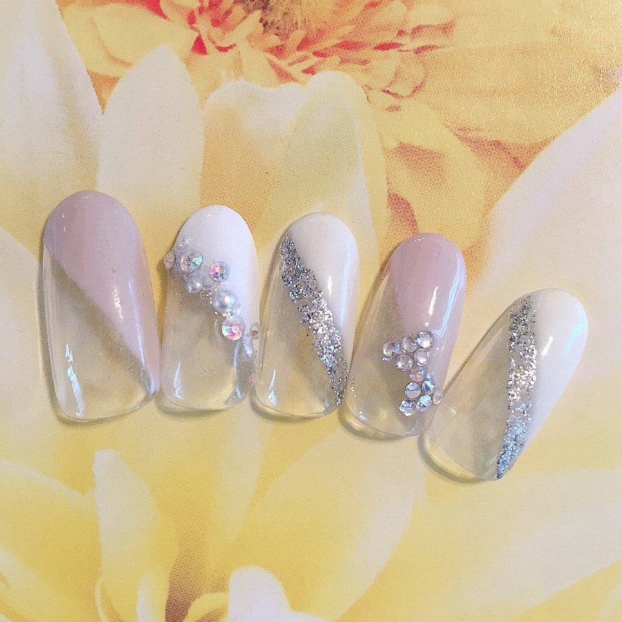 ブライダル パーティー デート ハンド 変形フレンチ スクール サロン スパイスネイルズのネイルデザイン No ネイルブック