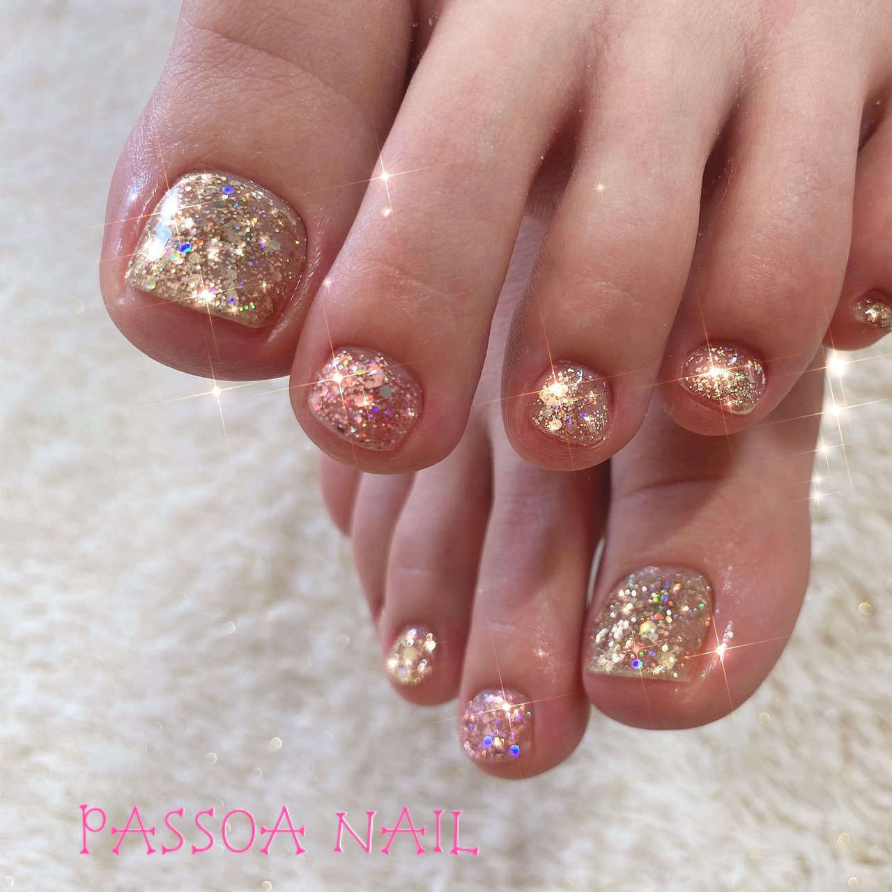 夏 フット ラメ ワンカラー ゴールド Passoa Nailのネイルデザイン No ネイルブック