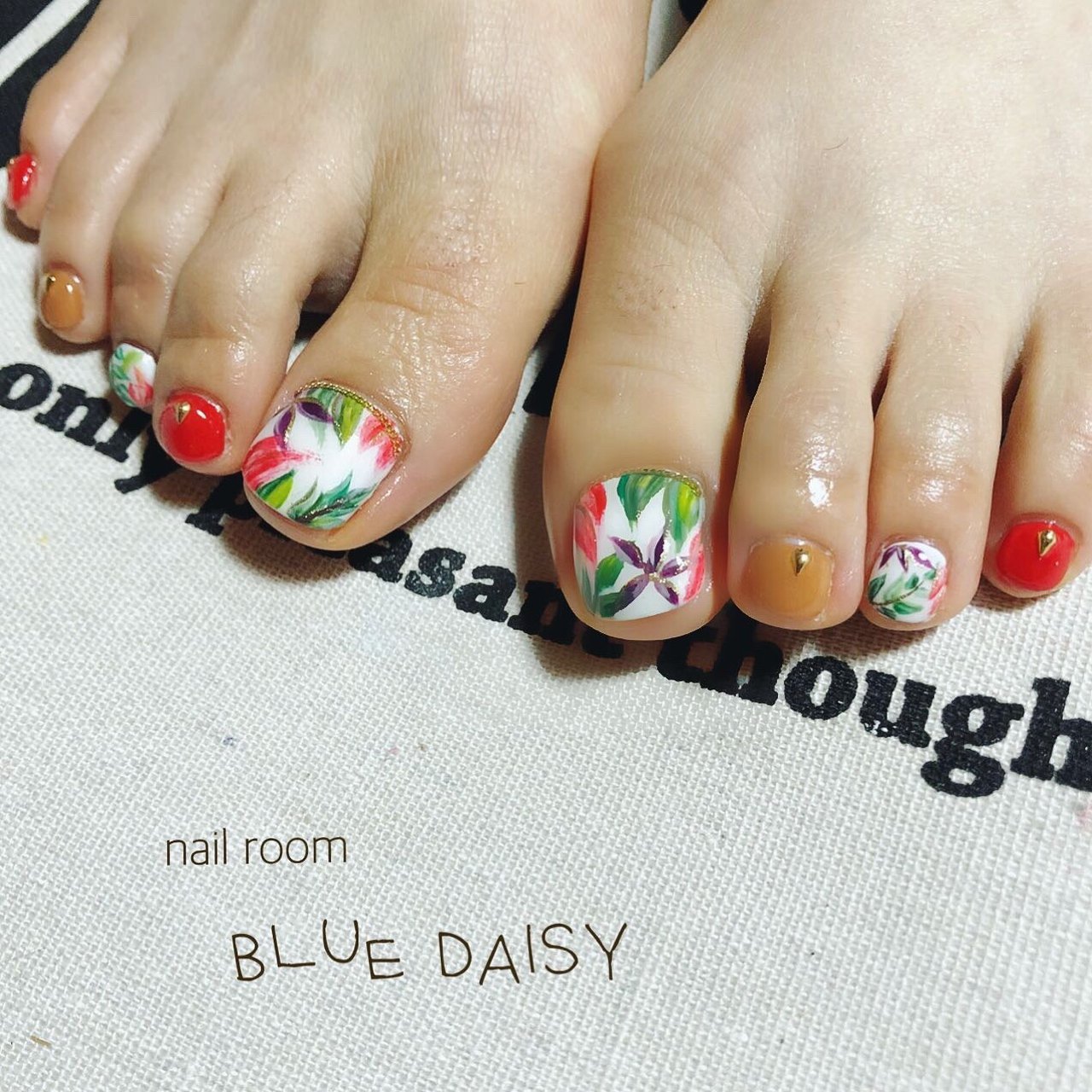 夏 海 リゾート フット フラワー Blue Daisyのネイルデザイン No ネイルブック