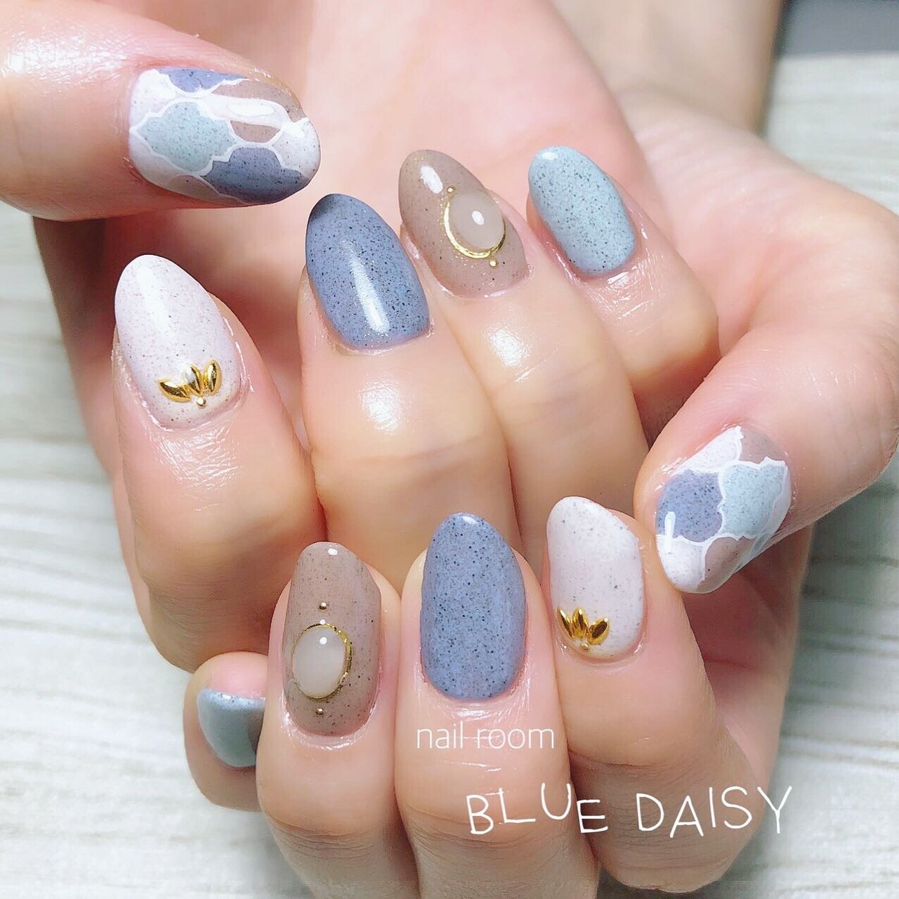 夏 海 リゾート ハンド ビジュー Blue Daisyのネイルデザイン No ネイルブック