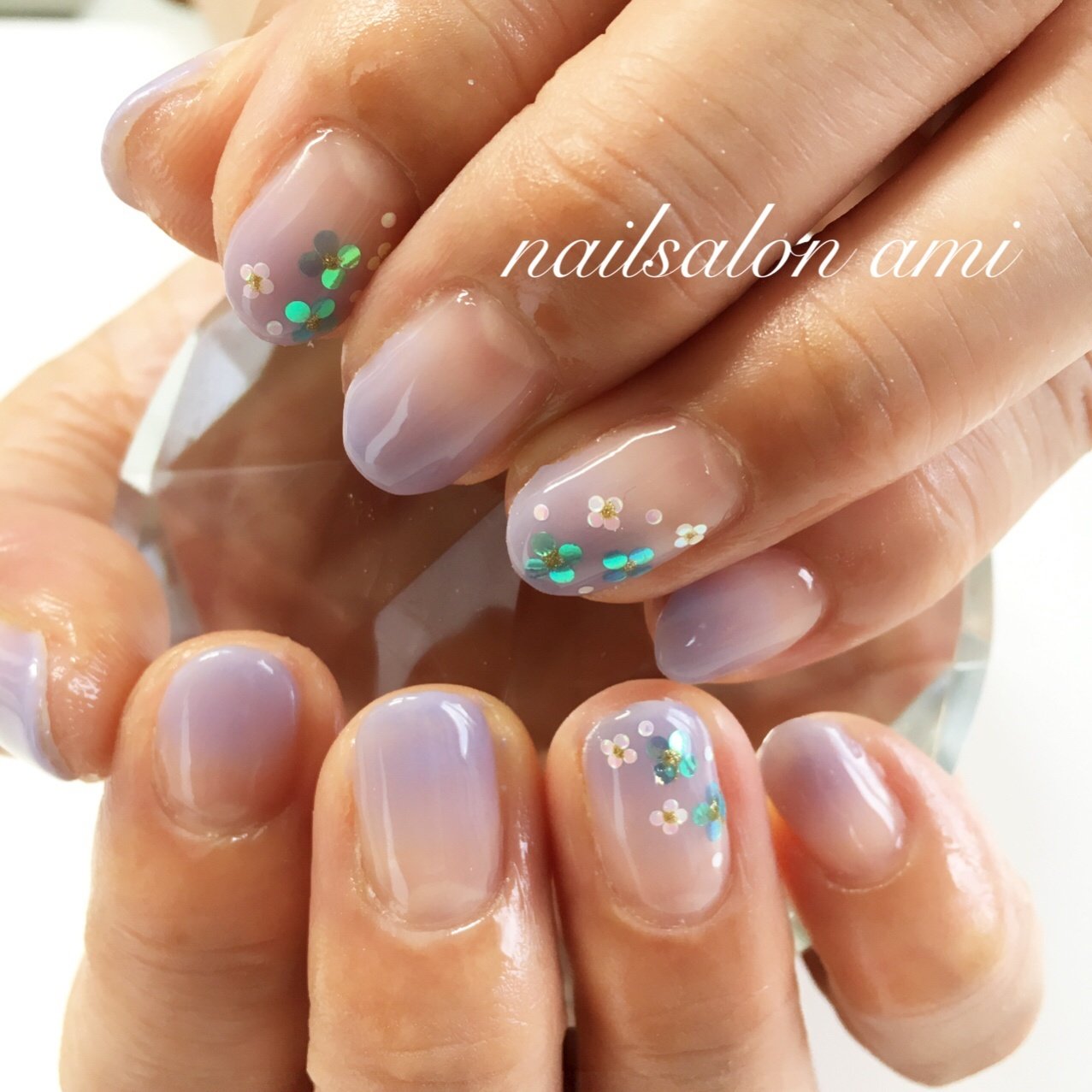 オールシーズン ハンド グラデーション ホログラム ショート Nailsalonamiのネイルデザイン No ネイルブック