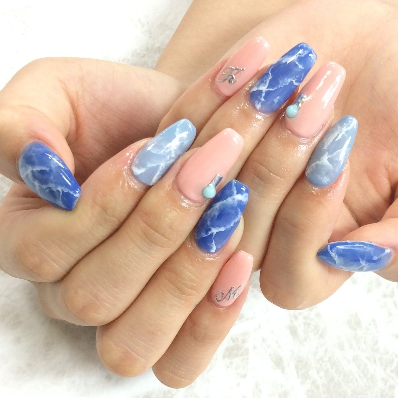 夏 海 リゾート ハンド イニシャル Nailsalon Daisyのネイルデザイン No ネイルブック