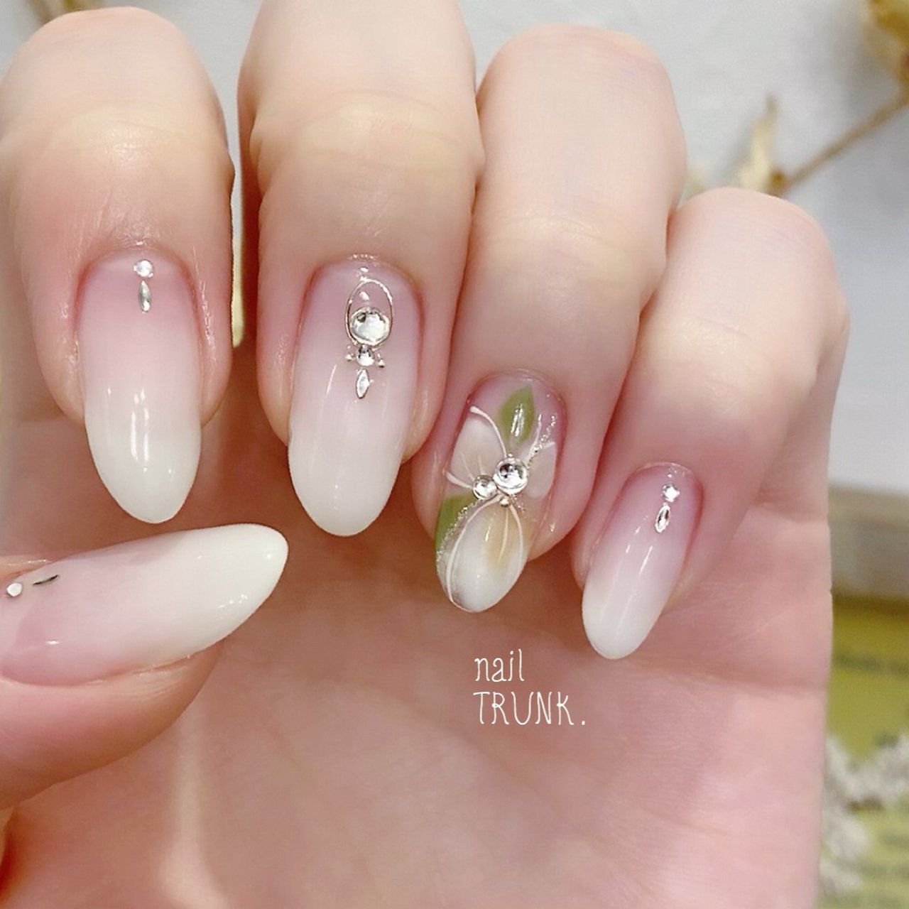 夏 ハンド グラデーション フラワー ホワイト Nail Trunkのネイルデザイン No ネイルブック