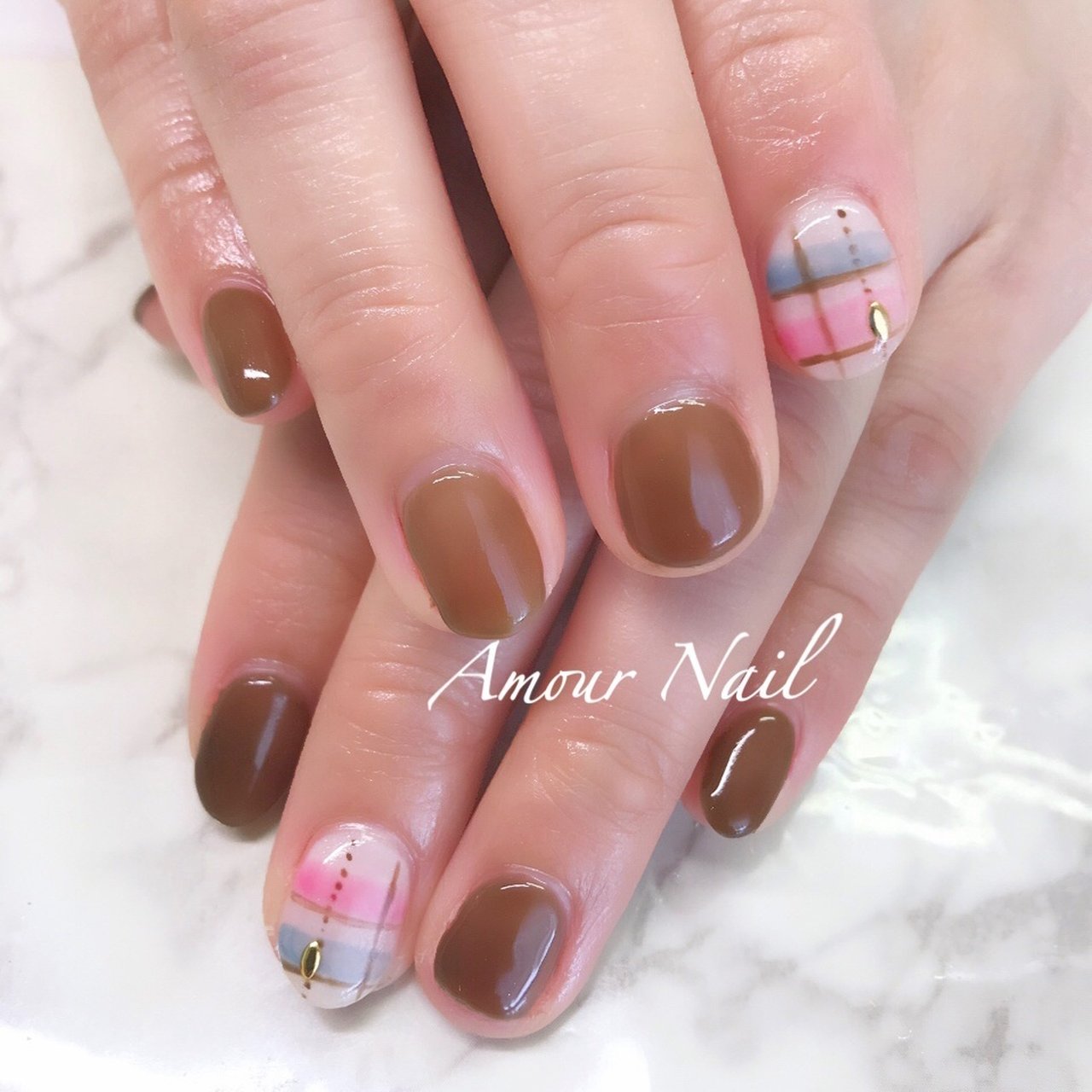 ハンド ワンカラー チェック ホワイト ブラウン Amour Nailのネイルデザイン No ネイルブック