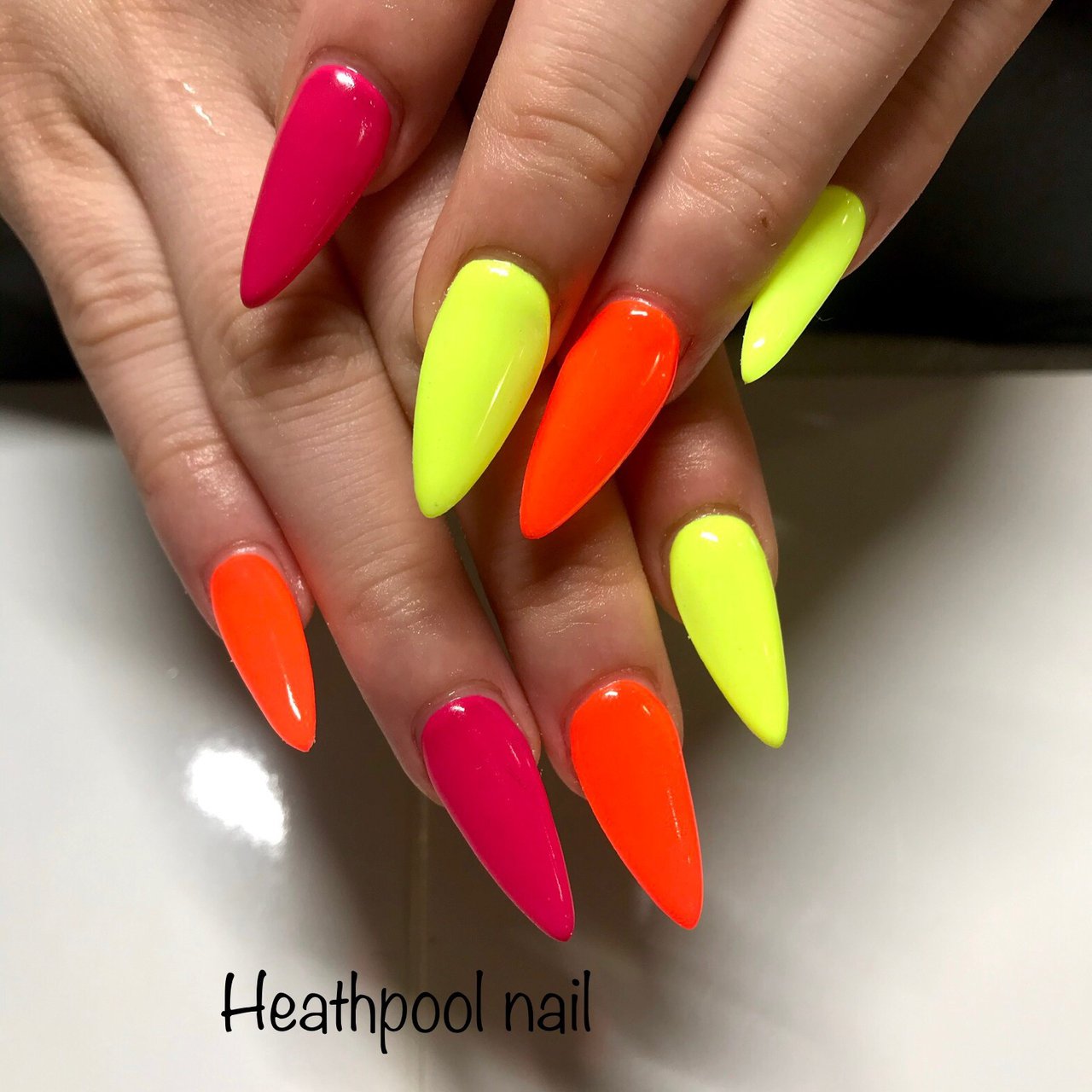 ハンド ワンカラー ネオンカラー ジェル Heathpoolnailのネイルデザイン No ネイルブック