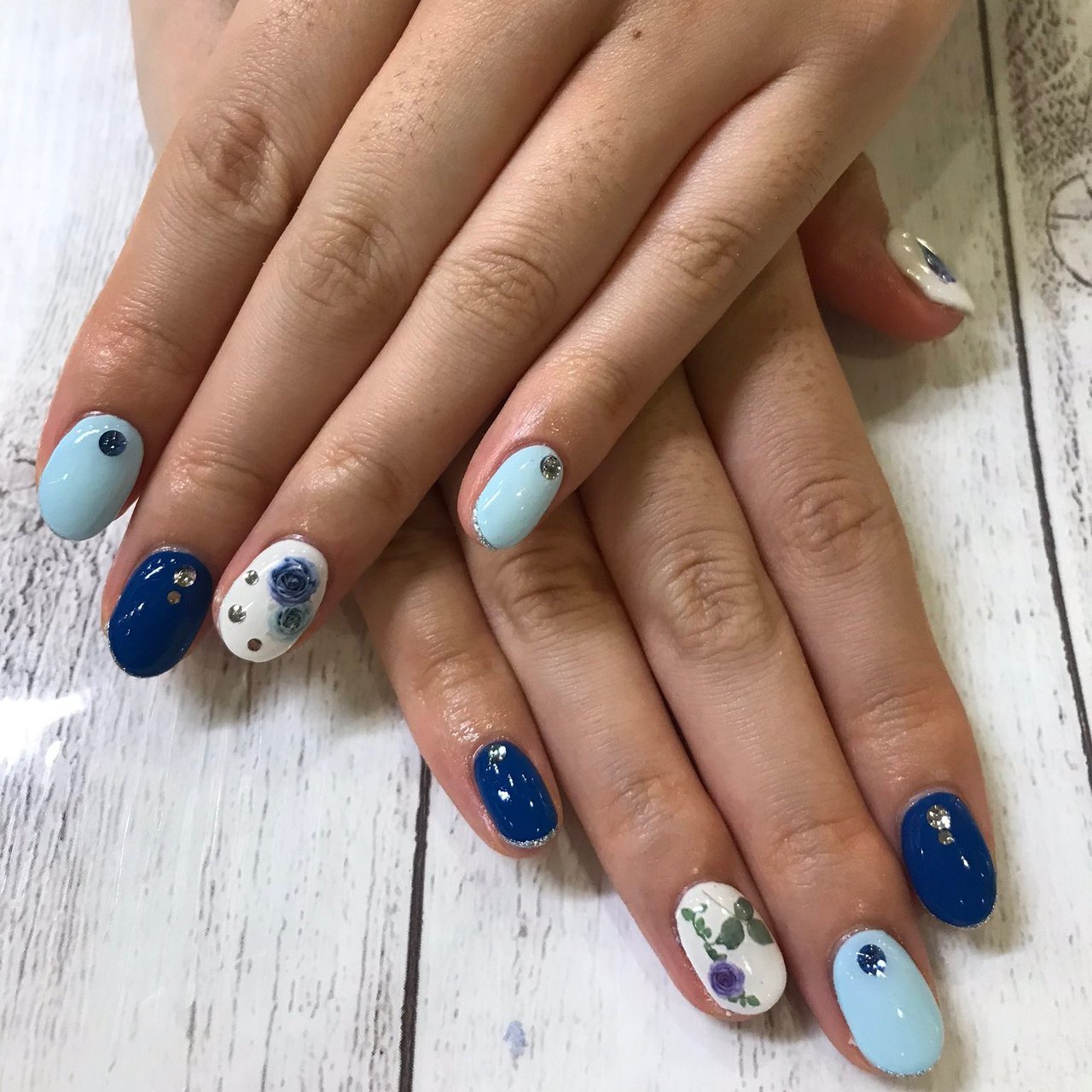 夏 ハンド フラワー ミディアム ホワイト 千幸 のネイルデザイン No ネイルブック