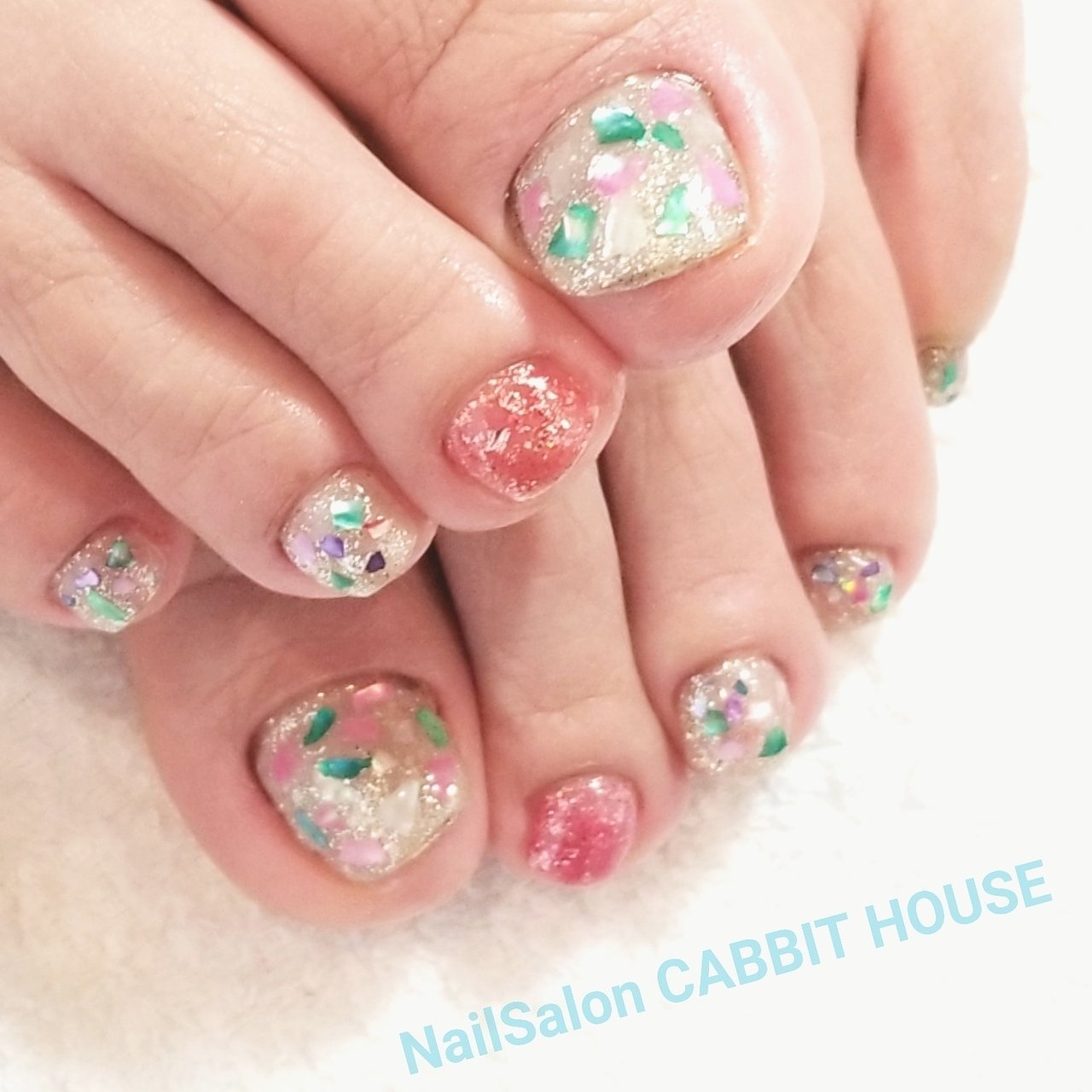 夏 旅行 デート フット ラメ Mika Nailsalon Cabbit Houseのネイルデザイン No ネイルブック