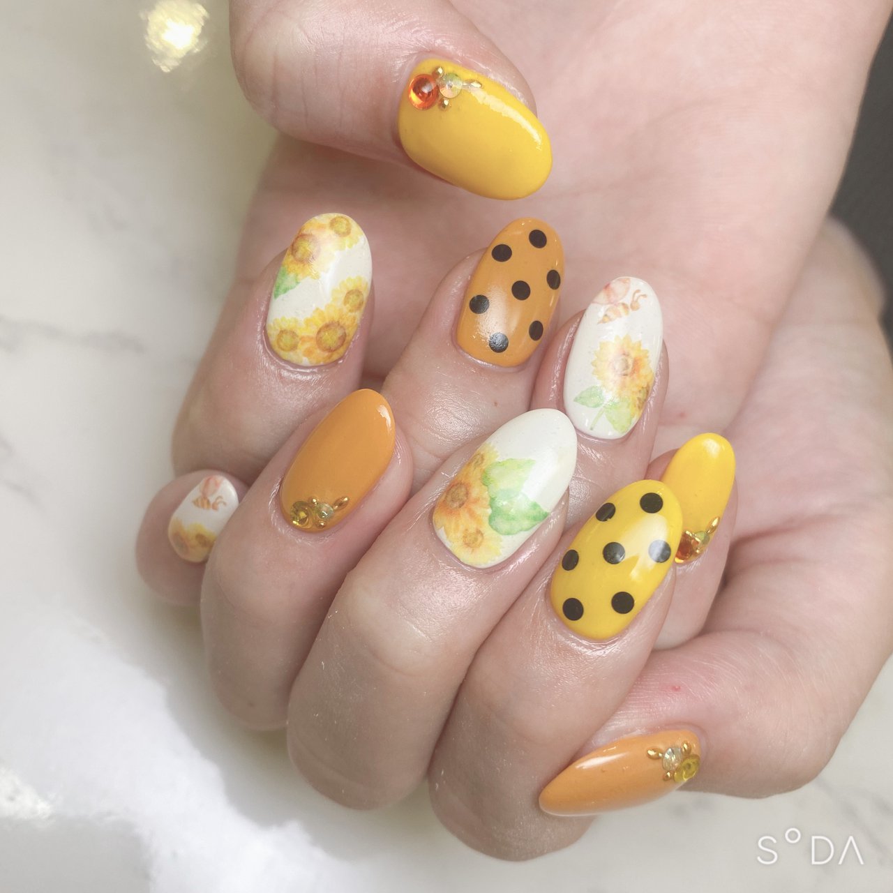 夏 ハンド フラワー ドット ミディアム Piyoss のネイルデザイン No ネイルブック