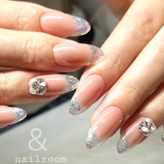 クリアフレンチ✨ 今年のイチオシnail☪︎⋆｡˚✩

可愛いすぎて
お写真撮りすぎてすいません🤭💓

お揃いにしてくれて
ありがとうございました♡
クリアフレンチにビジューは
可愛いすぎて辛いです🤭💓💓


✁┈┈┈┈┈┈┈┈┈┈┈┈．
今まで通り衛生管理を徹底して
営業させて頂いております😊
御来店の際にはお客様にも
手洗い･マスク着用をお願いしております。

また、アートネイルをするお客様には
オフセットの購入をおすすめしております。
まずは移らない･移さない努力を
続ける事は大切ですが
少しでもアートを楽しみ
自分の身も守る為に体調を崩された場合
ご自身でネイルオフをして
病院に向かって頂きたいと思ってます。
詳しい事はまた施術の際に
お伝えさせて頂いております😊

#福井ネイル#ネイルサロン福井#アートし放題#ジェルネイル#ジェリップ取り扱い店#美爪#艶々ワンカラー#綺麗のお手伝いさせてください#nailroomand#お爪のお悩み解決します#kokoist#フットネイル#デコラティブネイル#アイスネイル#ニュアンス#クリアフレンチ #春 #夏 #オールシーズン #ハンド #シンプル #フレンチ #変形フレンチ #ロング #クリア #ベージュ #シルバー #ジェルネイル #お客様 #nailroom ＆ #ネイルブック
