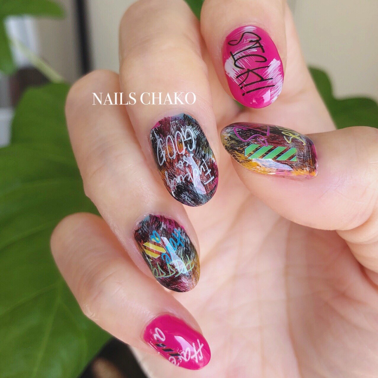 夏 ハンド イニシャル タイダイ ブラック Nails Chakoのネイルデザイン No ネイルブック