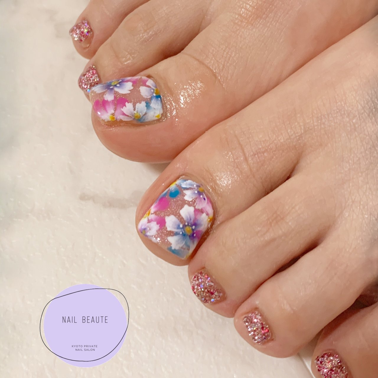 夏 オールシーズン フット ラメ フラワー 京都 Nail Beauteのネイルデザイン No ネイルブック