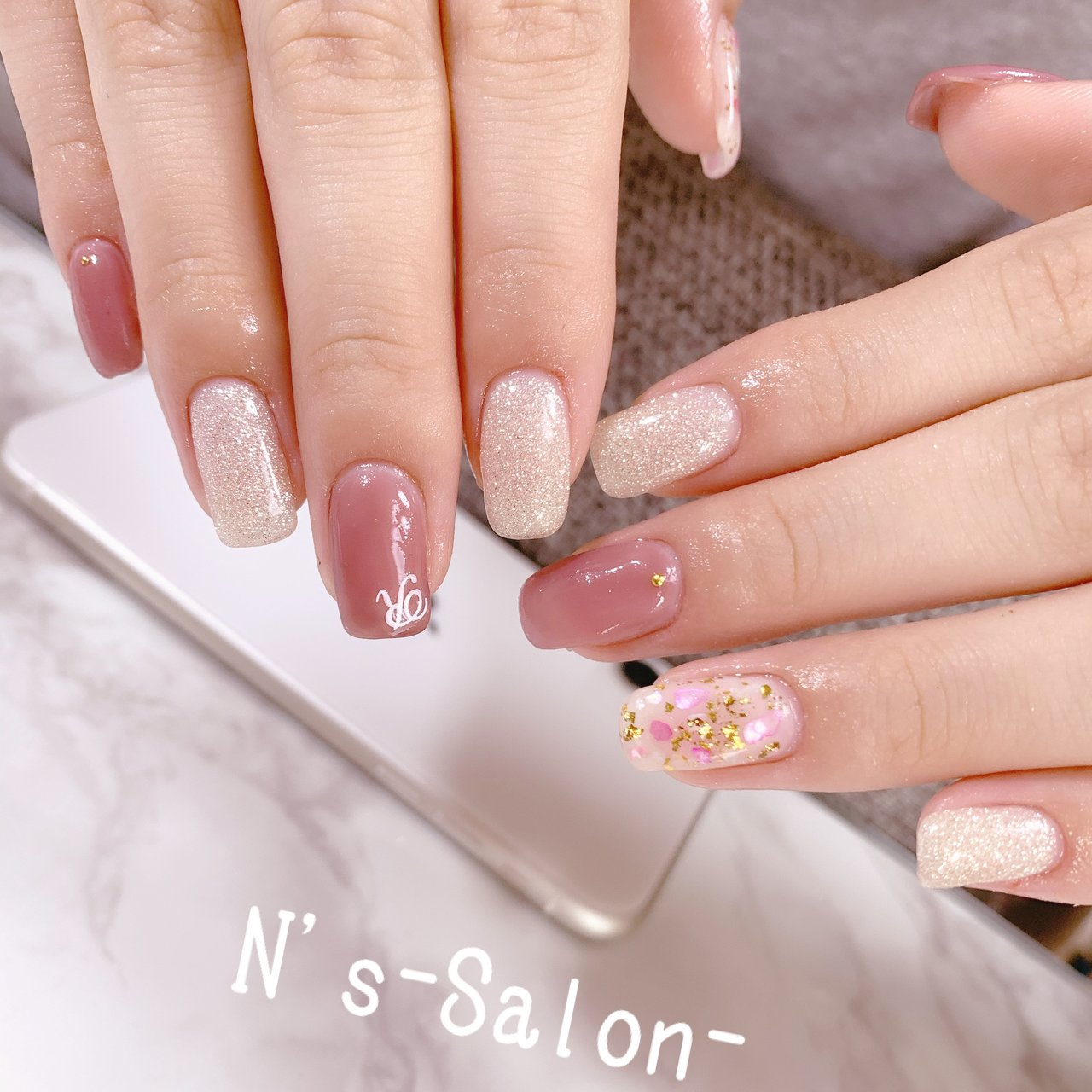 夏 オールシーズン ハンド シンプル ラメ N S Salon エヌズサロン のネイルデザイン No ネイルブック