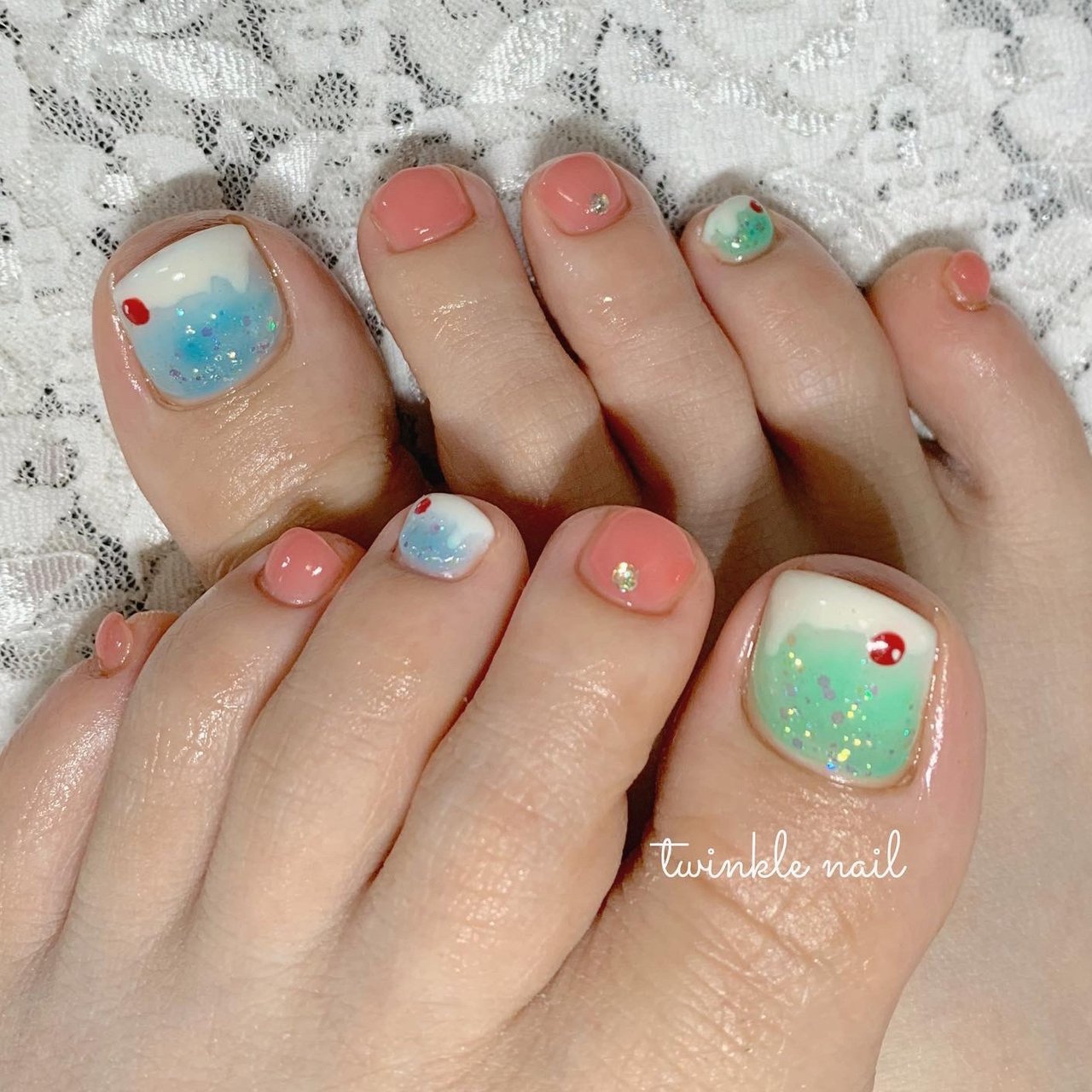 夏 女子会 フット グラデーション ホログラム Twinkle Nailのネイルデザイン No ネイルブック