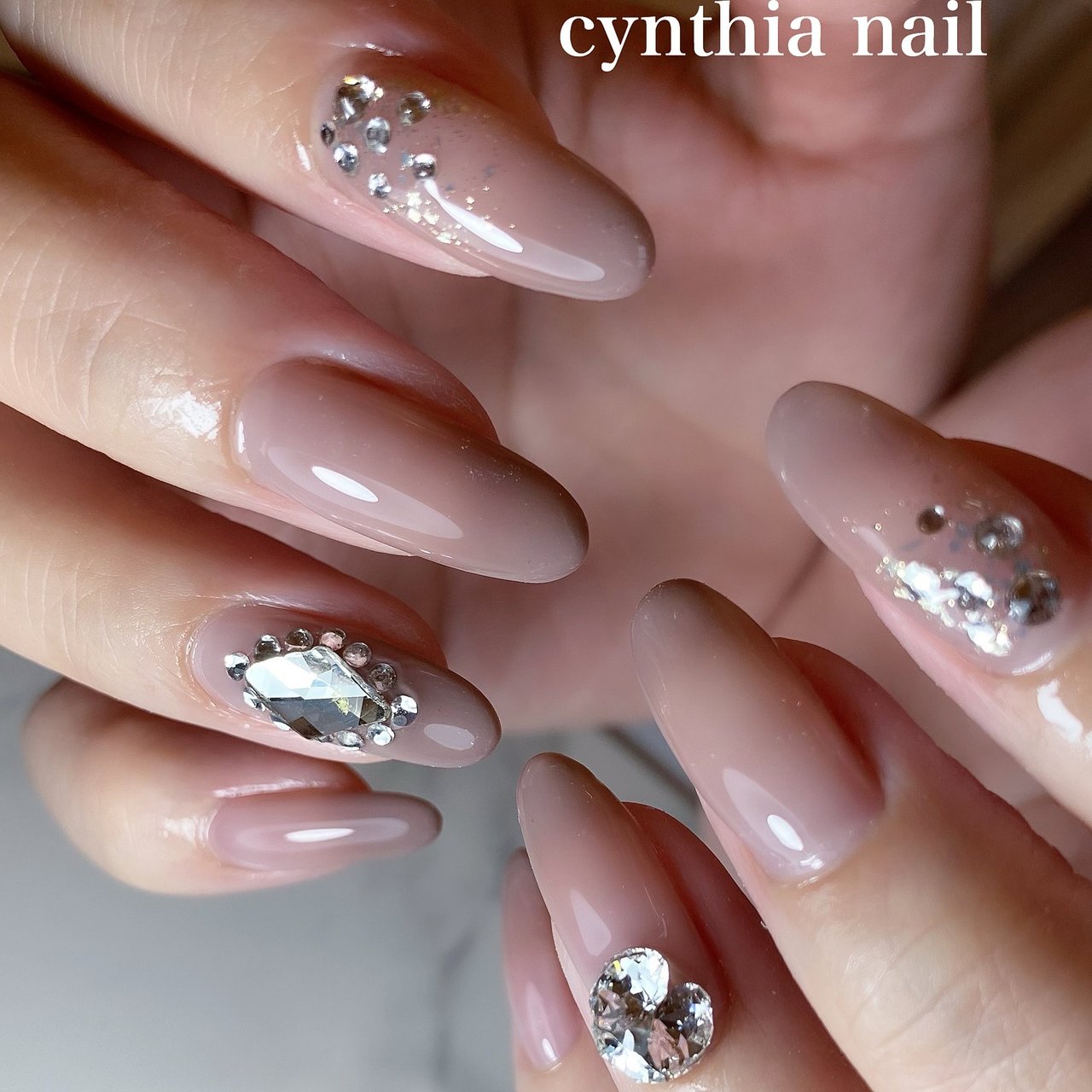 オールシーズン ハンド シンプル グラデーション ビジュー Cynthianailのネイルデザイン No ネイルブック