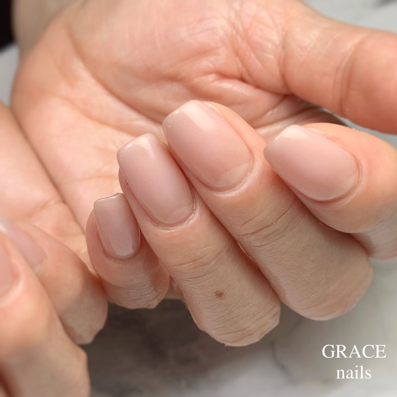 オールシーズン オフィス ハンド シンプル グラデーション Grace Nails のネイルデザイン No ネイルブック