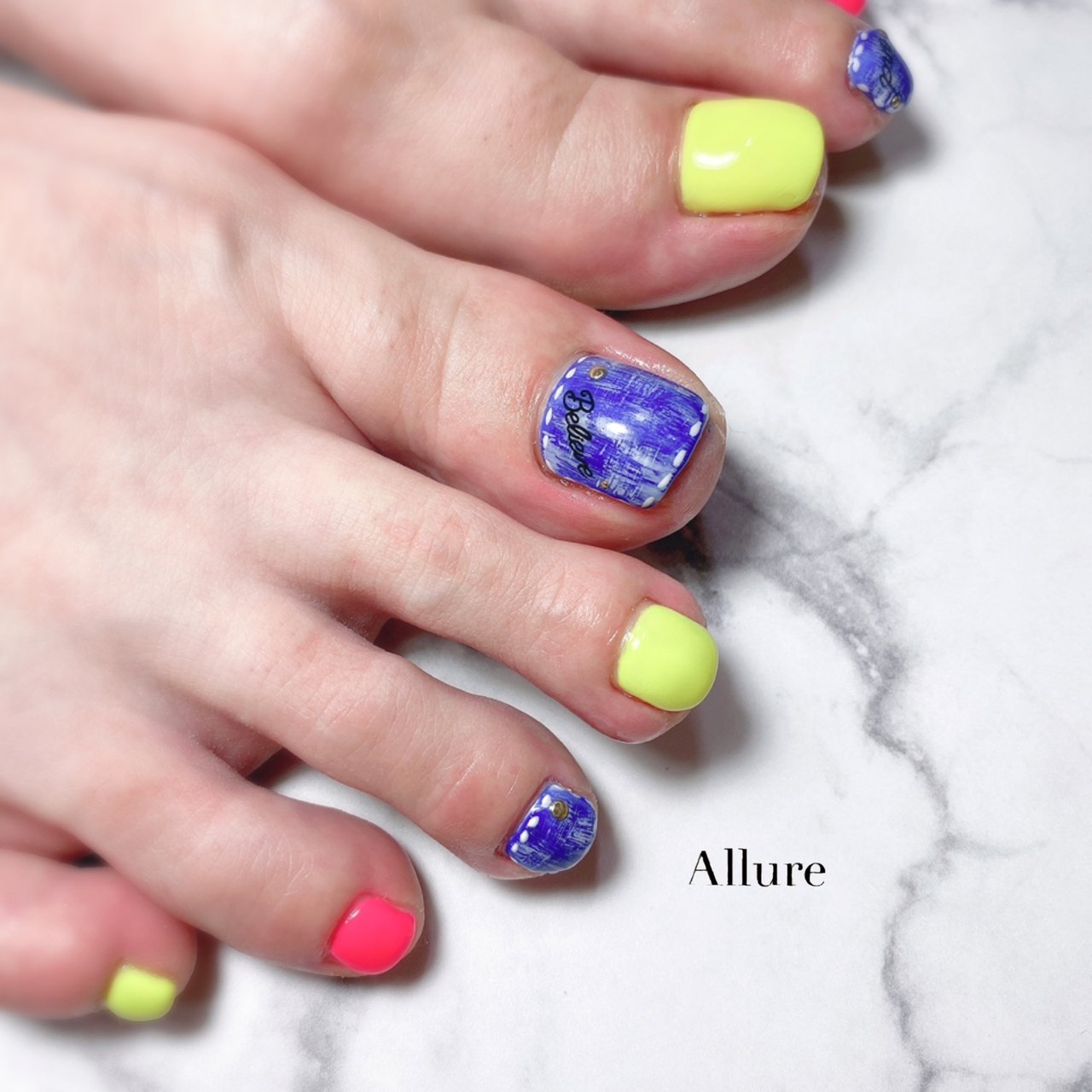 春 夏 フット ブルー ネオンカラー Allure アリュール 京都三条のネイルデザイン No ネイルブック