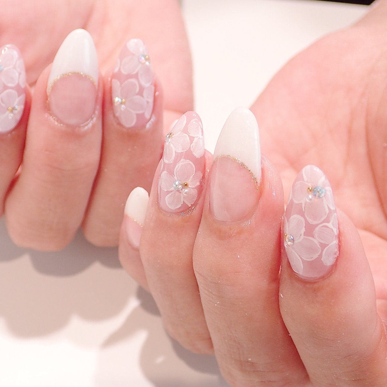 オールシーズン ハンド ホワイト ピンク ゴールド Nail Ilareのネイルデザイン No ネイルブック