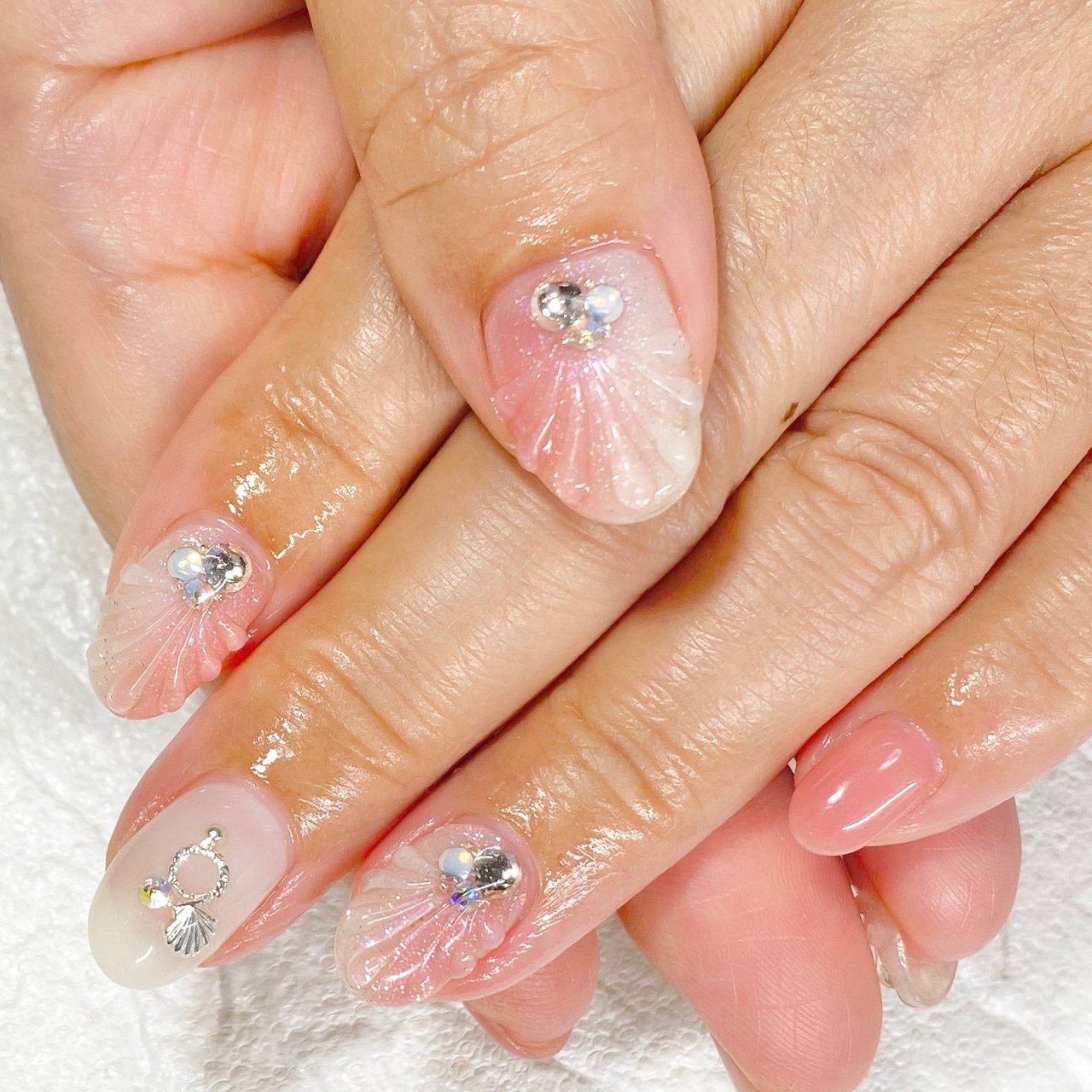 夏 シンプル グラデーション シェル ホワイト Nail Salon Lamer ラメール のネイルデザイン No ネイルブック