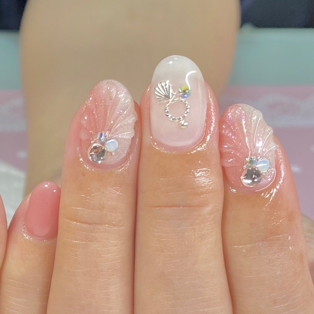 夏 シンプル グラデーション シェル ホワイト Nail Salon Lamer ラメール のネイルデザイン No ネイルブック