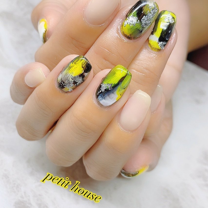 夏 ハンド ミディアム ベージュ イエロー Nail Eye Petit Houseのネイルデザイン No ネイルブック