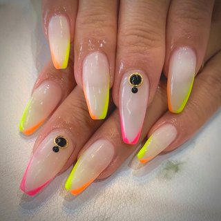 人気順 黒ストーンネイルのネイルデザイン ネイルブック