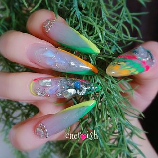 大人ネオン のネイルデザイン ネイルブック