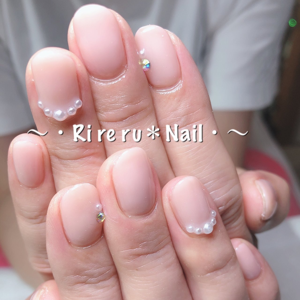 夏 ハンド ワンカラー パール ショート Ri Re Ru Nail リレル ネイルのネイルデザイン No ネイルブック