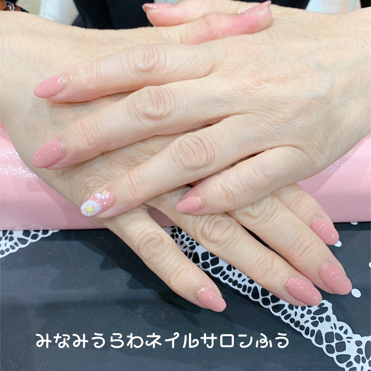 ワンカラー フラワー ベージュ ピンク Nailsalonfuuのネイルデザイン No ネイルブック