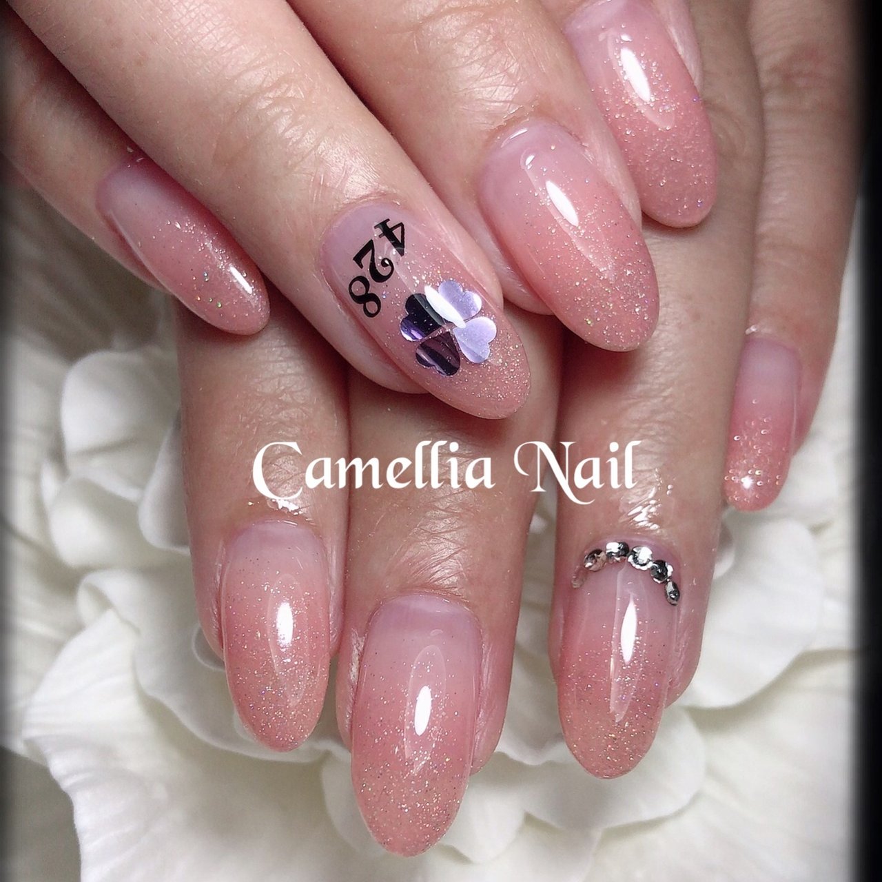 オールシーズン ハンド グラデーション ビジュー ロング Camellia Nailのネイルデザイン No ネイルブック