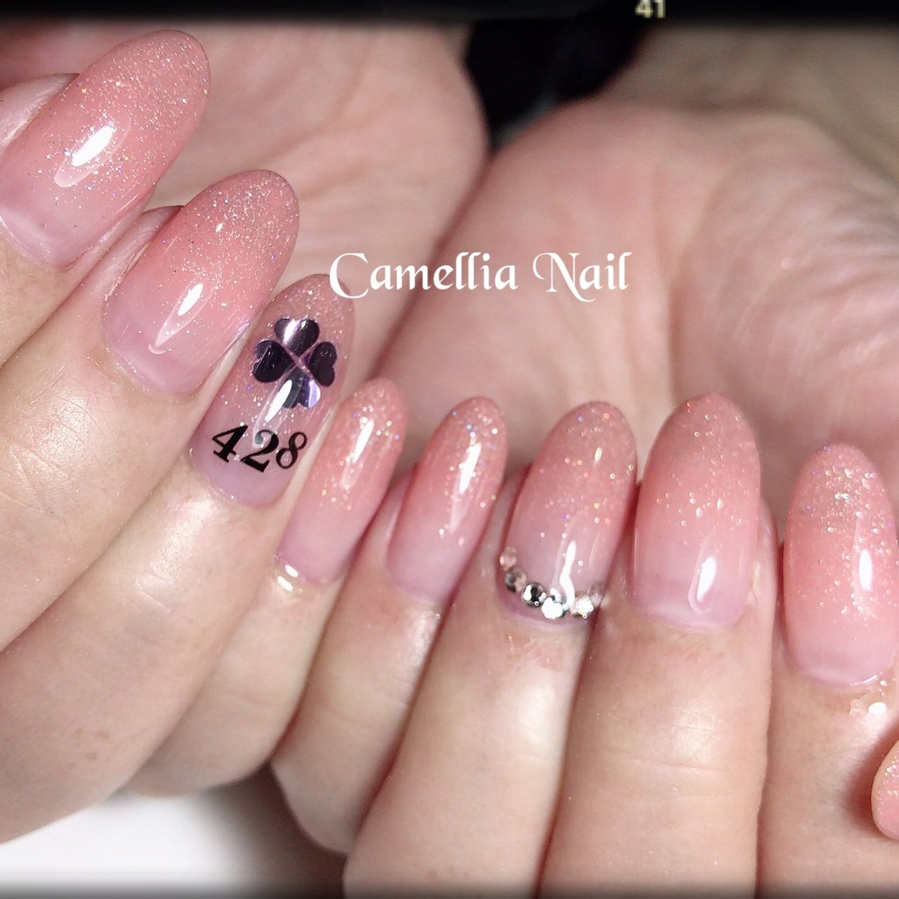 オールシーズン ハンド グラデーション ビジュー ロング Camellia Nailのネイルデザイン No ネイルブック