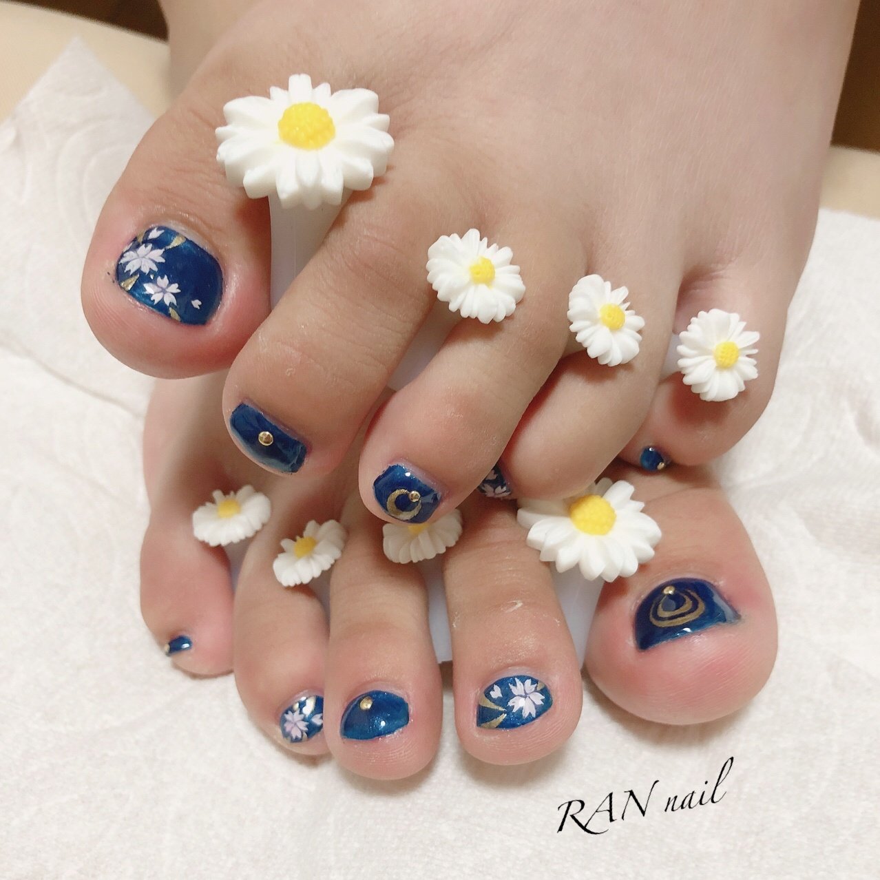 オールシーズン ライブ オフィス ブライダル フット Ran のネイルデザイン No ネイルブック