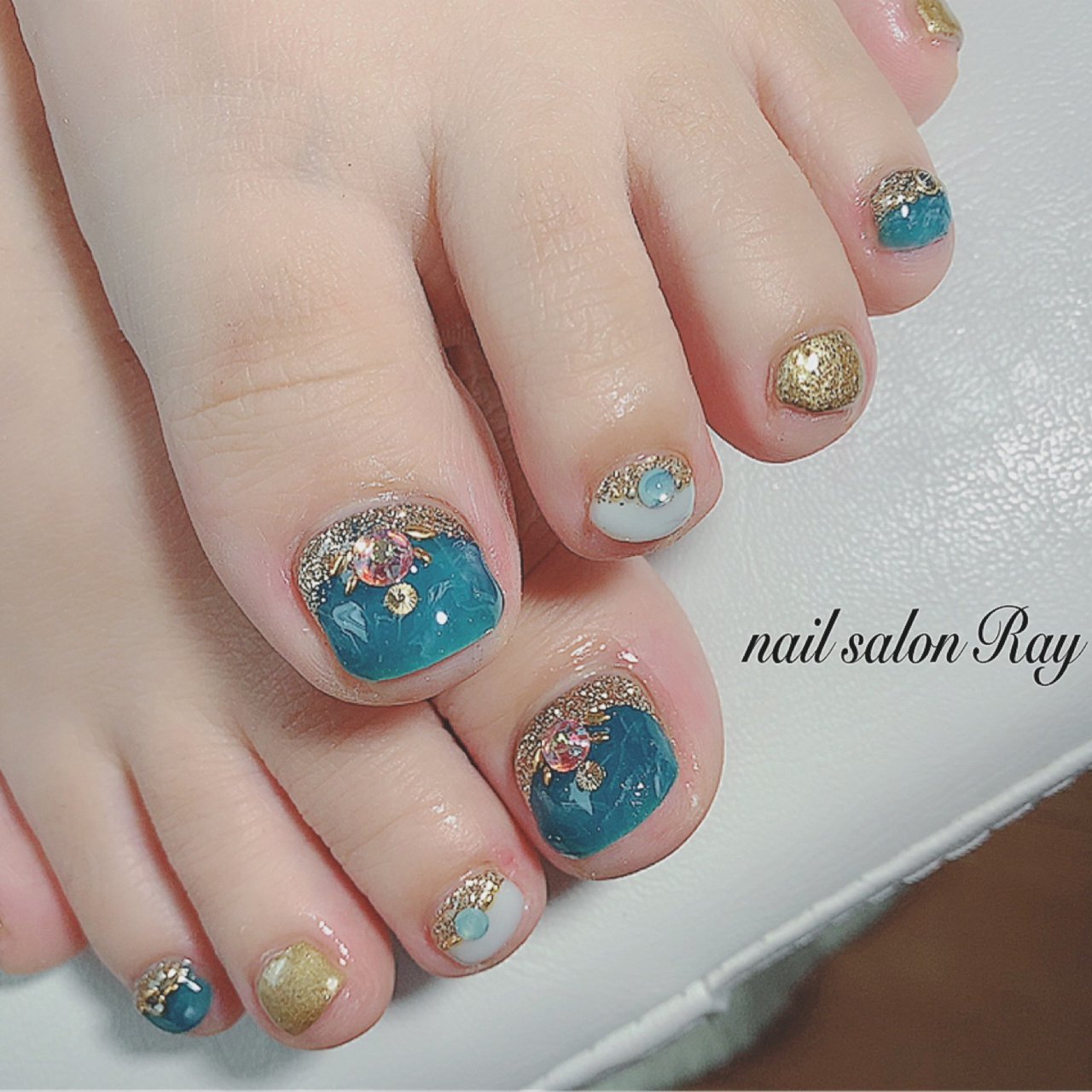 夏 フット ビジュー ラメ タイダイ Nailsalonray のネイルデザイン No ネイルブック