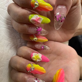 夏 ネオンカラー プルメリアのネイルデザイン ネイルブック