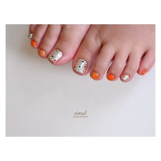 ＊ビタミンカラーfoot＊ ・
・
2色のジューシーオレンジ🍊が美味しそうな夏フットネイルです(^ ^)
・
○使用カラー
#リーフジェルプレミアム 22/304
#ミスミラージュ S30s 
・
・
#夏ネイル 
#フットネイル 
#7月定額デザイン 
#ビタミンカラーネイル 
#オレンジカラー 
#ラメネイル 
#ホログラム 
#ビビットカラー 
#サンダル映え 
#ジェルフットネイル 
#調布市 
#西調布ネイルサロン #夏 #オールシーズン #フット #シンプル #ホログラム #ラメ #ワンカラー #オレンジ #ゴールド #ジェルネイル #お客様 #simul-シムール- #ネイルブック