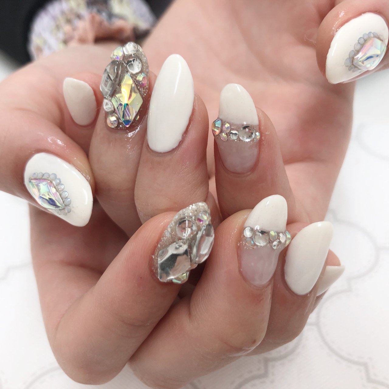 オールシーズン ハンド ビジュー デコ ミディアム Nailsalonlilyのネイルデザイン No ネイルブック